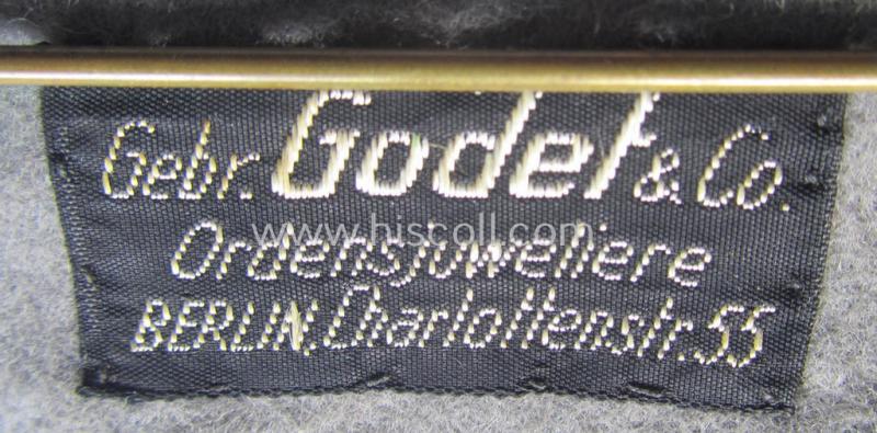 Stunning - 'quality-produced' and very unusually seen! - 2-pieced medal-bar (ie. 'Orden- o. Doppelspange') by the famous 'Gebr. Godet'-company showing a resp. a: 'KvK II.Kl. mit Schwertern' and a: 'WH-DA der 4. St.'