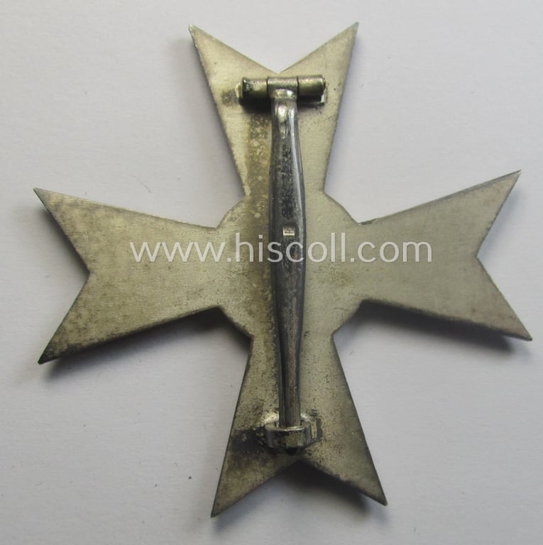 'Kriegsverdienstkreuz 1. Kl. ohne Schwn.' being a clearly maker- (ie. '4'-) marked and/or: 'Buntmetall'-based specimen by: 'Steinhauer & Lück' in its (luxurious) etui as issued