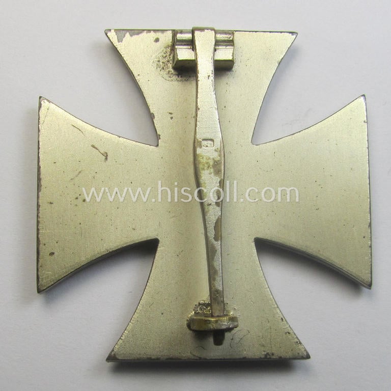 'Eisernes Kreuz 1. Kl.' (or: Iron Cross 1st class) being a (typical) maker- (ie. '4'-) marked example by the maker (ie. 'Hersteller'): 'Steinhauer & Lück' and that comes stored in its period etui