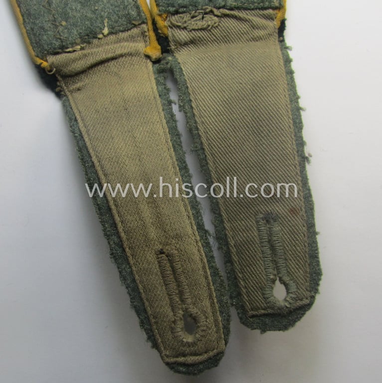 Pair of WH (Heeres) EM-type shoulderstraps: 'Soldat einer Kavallerie- o. Aufklärungs-Abtlgs.'