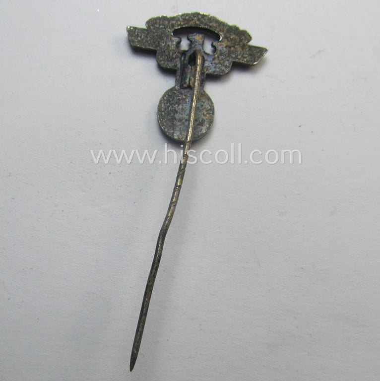Greyish-silver-toned - and 'aluminium-based - lapel-pin (ie. 'Zivilabzeichen') to be worn on the civil attire as was intended for usage by the various staff-members of the N.S.K.K. (ie. 'National Socialistisches Kraftfahr Korps')