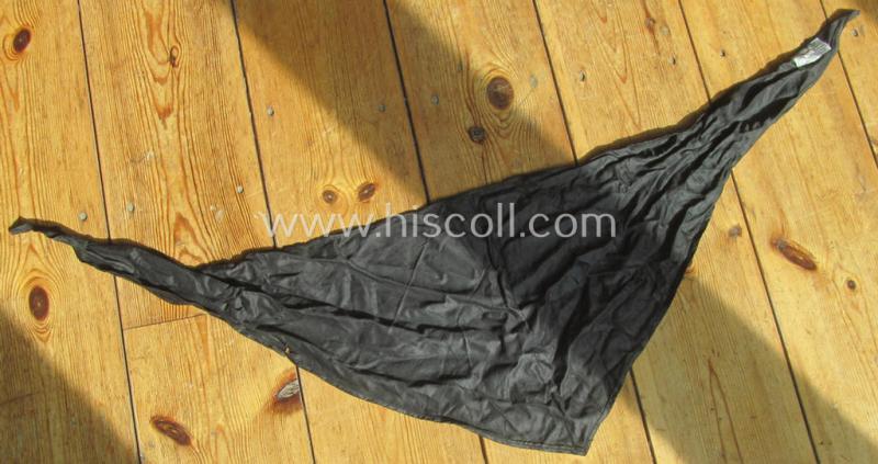 'HJ' ('Hitlerjugend') ie. 'BDM' (or: 'Bund Deutscher Mädel') so-called: 'Halstuch' as executed in typical black-coloured linnen still retaining its period RzM-etiket (and that comes with its leather-based 'Knote')