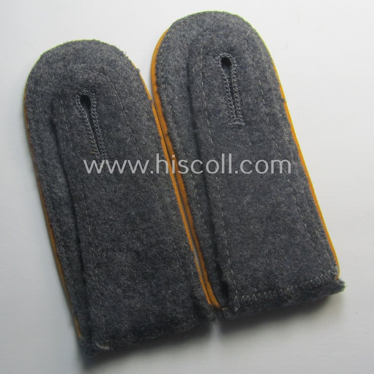 Attractive - and fully matching! - pair of mid- (ie. later-) war-period, WH (Luftwaffe) EM-type shoulderstraps as was intended for usage by a: 'Soldat der Flieger o. Fallschirm-Trpn.'