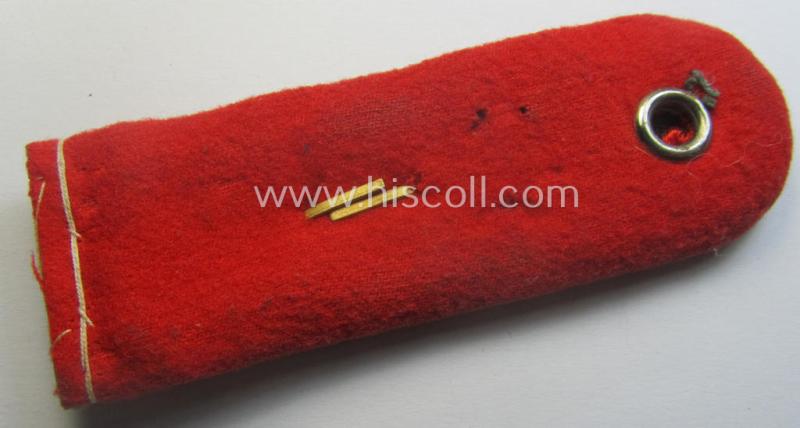 Single, WH (LW) 'cyphered', NCO-type shoulderboard as piped in the bright-red-coloured branchcolour as was specifically intended for a: 'Unterwachtmeister u. Musiker der Flak-Art.-Trpn.'
