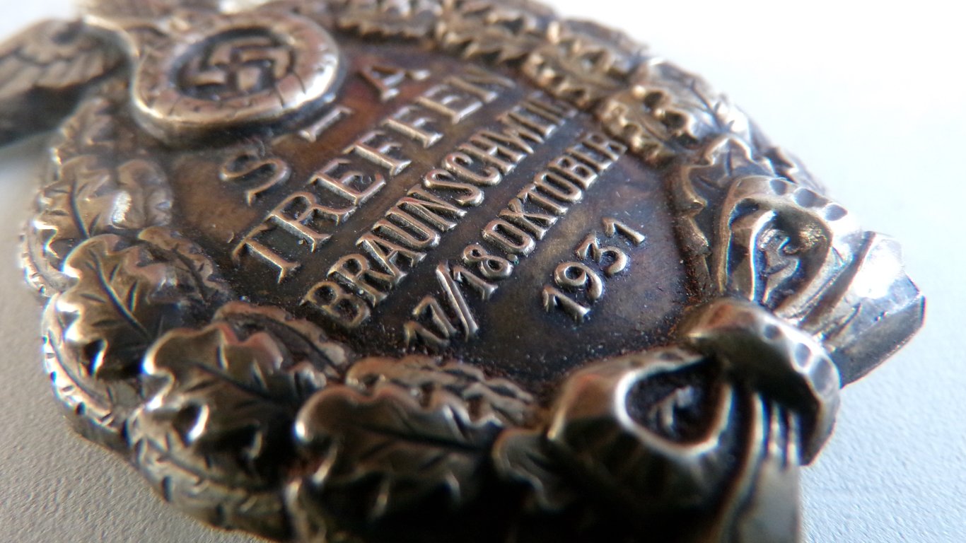 1th model SA-Treffen Braunschweig 1931 badge