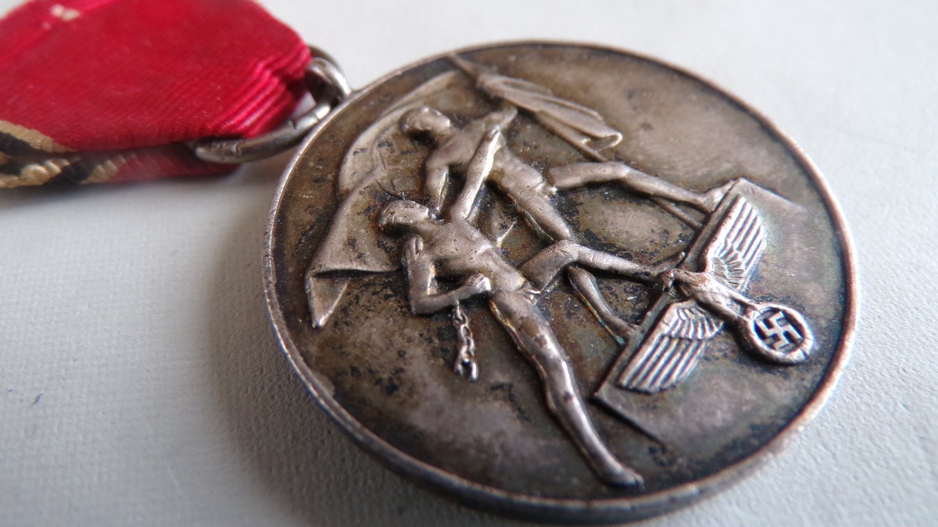 Ostmark Medaille 13 March 1938