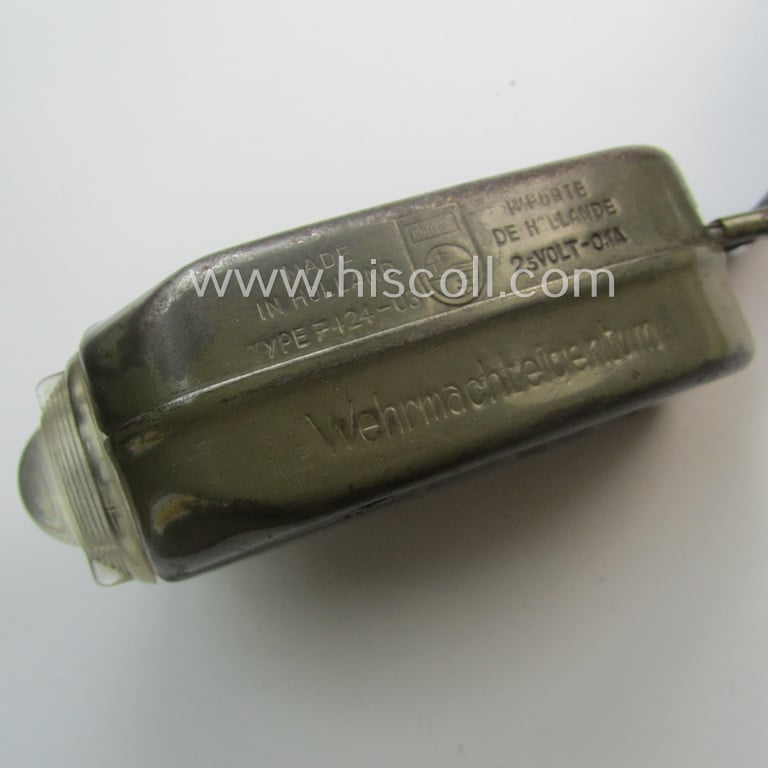 Superb - and in this official 'Wehrmacht'-issue-pattern rarely encountered! - example of a Dutch-produced, WWII-period, 'Philips - Type 7424-93' hand-operated flash-light, (aka: 'Knijpkat') clearly stamped: 'Wehrmachteigentum'