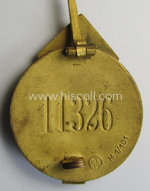 Stunning - and scarcely encountered! - 'Buntmetall'-based (and serial-numbered!) 'HJ'-related so-called: 'HJ-Führer-Sport-Abz.' being a maker- (ie. 'RzM M1/101' or: 'G. Brehmer'-) marked, example that comes in a hardly used- nor worn, condi...