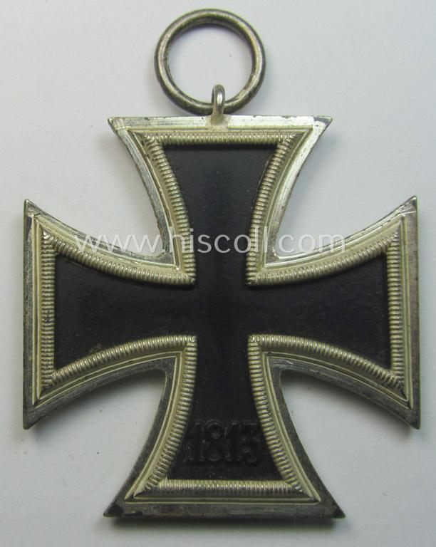 'Eisernes Kreuz II. Klasse' being a maker- (ie. '113'-) marked example that comes together with its original- (and once-mounted) ribbon (ie. 'Bandabschnitt') by the maker (ie. 'Hersteller'): 'Hermann Aurich'