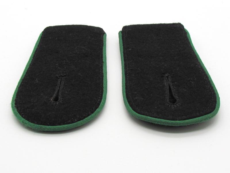 Waffen-SS mountain trooper ‘Gebirgsjäger’ enlisted shoulder boards