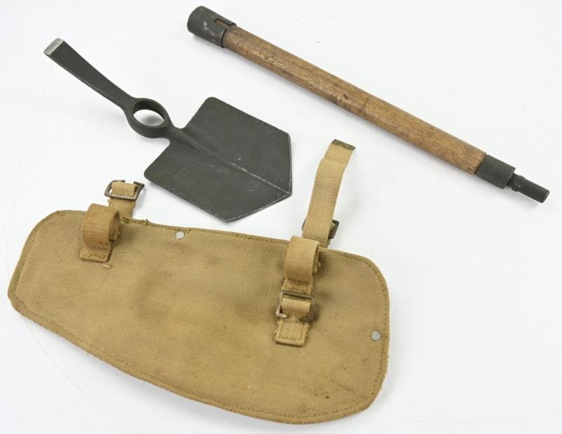 British WW2 Entrenching Tool in Pouch 1941