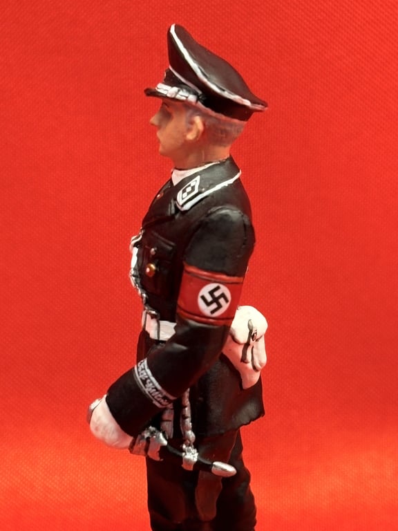 LEIBSTANDARTE SS ADOLF HITLER KING & COUNTRY FIGURE COLLECTION. ADDITIONAL PHOTOS