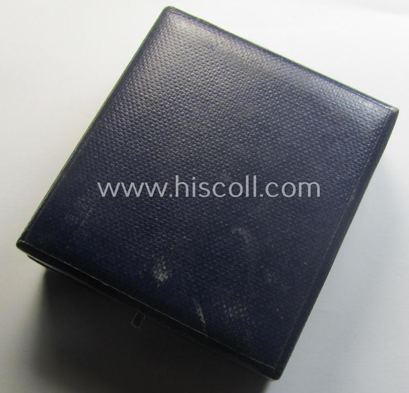 WH (LW) 'Flugzeug-Beobachter-Abzeichen' (ie. observers'-war-badge) being a (typical) non-maker-marked and/or: 'Buntmetall'- (ie. 'Tombak'-) based example by the: 'Assmann & Söhne'-company that comes stored in its period etui