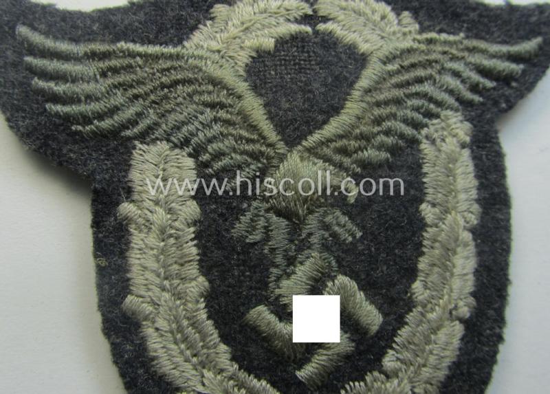 WH (Luftwaffe) 'Flugzeugführerabzeichen in Stoff' or: pilots'-badge) that is nicely machine-embroidered and being of the so-called: 'padded version'