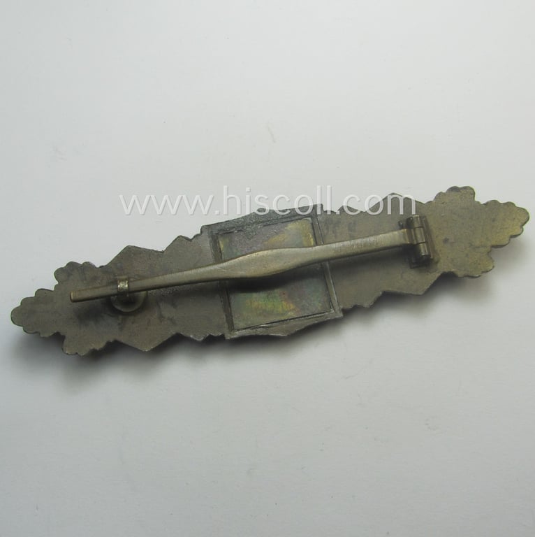 'Nahkampfspange in Bronze' (or: bronze-class close-combat clasp ie. CCC) being a (typical) non-maker-marked- and/or minimally converse-shaped specimen as was (I deem) produced by the maker- (ie. 'Hersteller') 'Steinhauer & Lück'