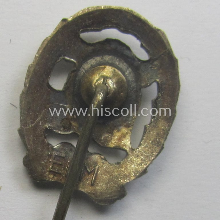 'Reichssportabzeichen DRL in Silber' (or: silver-class DRL sports'-badge) being a maker- (ie. 'Wernstein - Jena'-) marked example and that comes with its accompanying miniature