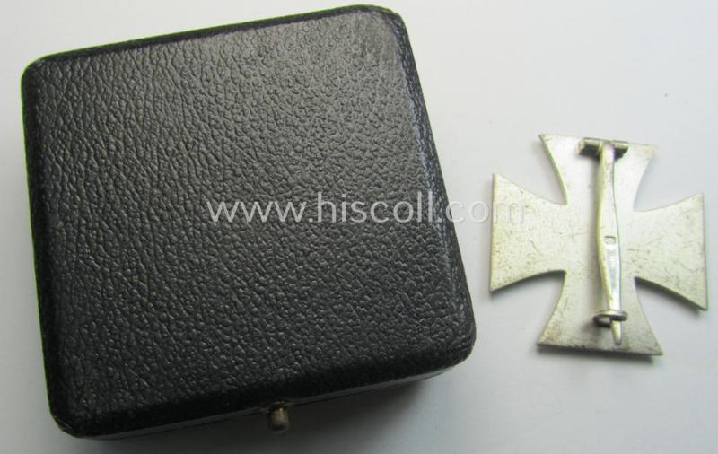 Stunning, 'Eisernes Kreuz 1. Klasse' (ie. Iron Cross 1st class) being an (I deem) early-war-period produced- and '26'-marked (ie. by: 'B.H. Mayer's Kunstprägeanstalt'-produced) example and that comes complete in its specific 'domed' etui