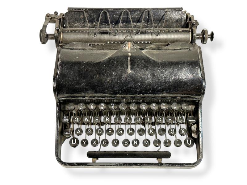 W-SS Typewriter in Transport Case