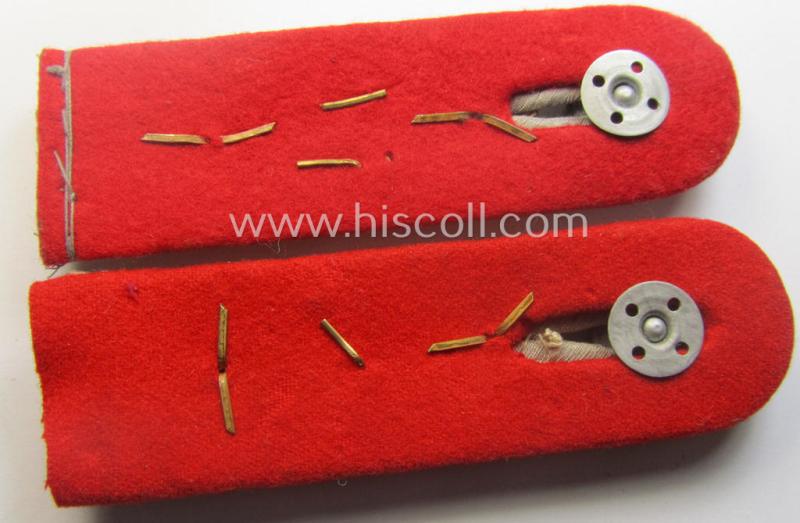 Fully matching - and actually scarcely encountered! - pair of WH (Heeres) neatly 'cyphered'- (and bright-red-piped!) officers'-pattern shoulderboards as specifically intended for a: 'Hauptmann u. Waffenoffizier der Artillerie-Trpn.'