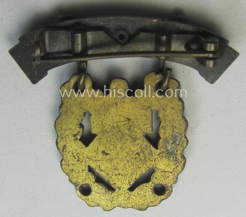 Golden-bronze-toned and partly enamelled: 'Kleine Auszeichnung für Schiessleistungen in Gold des Deutscher Schützenverbandes o. 'DSV' ('ohne Jahresspange')