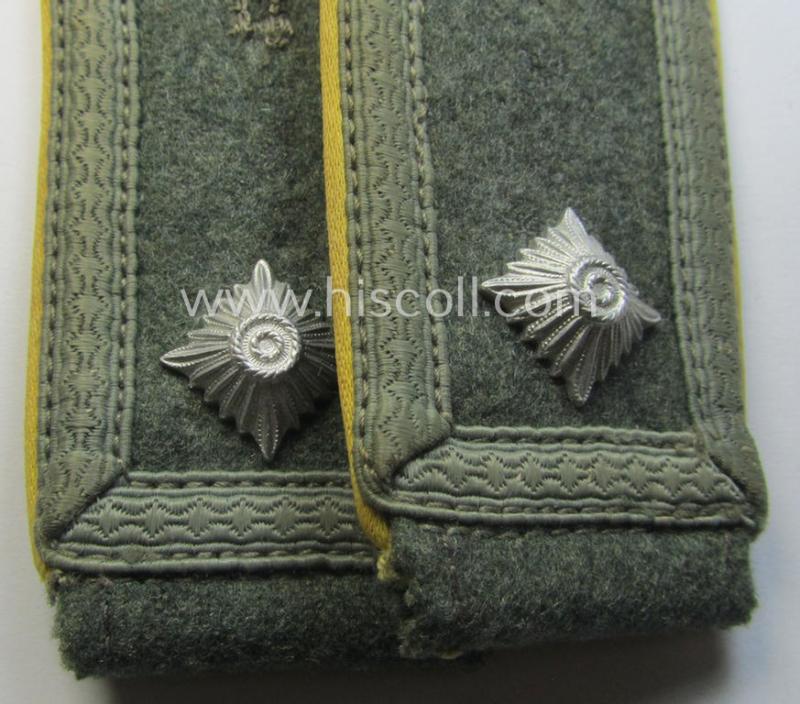 Pair of WH (Heeres) NCO-type (ie. 'M40- o. M43'-pattern) shoulderstraps: 'Feldwebel eines Heeres Nachrichten-Abtgs.'
