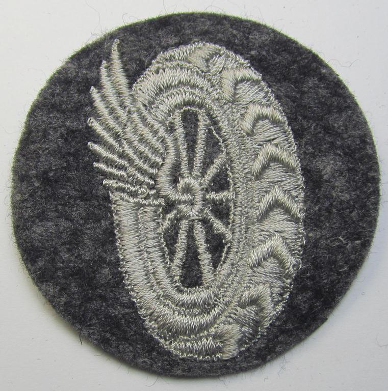 WH (Luftwaffe) machine-embroidered, trade- ie. special-career ie. proficiency patch (ie. 'Laufbahn- o. Tätigkeitsabzeichen') as was specificallly intended for usage by: 'Schirrmeister/Geräteverwalter (K)'