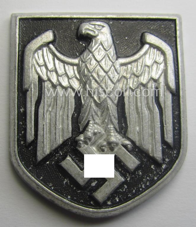 'Virtually mint ie. unissued' pair of WH (Heeres) tropical- (ie. 'DAK'- or: 'Deutsches Afrikakorps'-) related- and/or aluminium-based, eagle-'pith-helmet'-shields comprising of two maker- (ie. 'P&C'-) marked examples