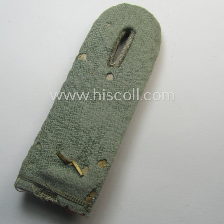 Attractive - albeit regrettably single but nevertheless not that easily found! - neatly 'cyphered' WH (Heeres) officers'-pattern shoulderboard as was intended for usage by an: 'Oberleutnant der Reserve einer Veterinär-Abtlgs.'