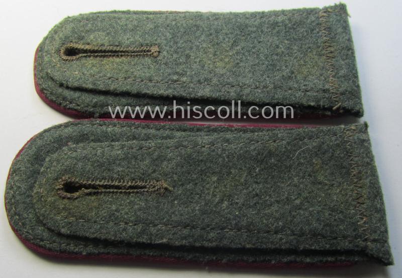 Pair WH (Heeres) EM-type shoulderstraps: 'Soldat eines (Nebel)Werfer-Rgts. o. Abtlgs.'
