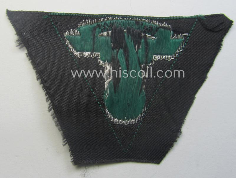 N.S.K.K. (ie. 'National Socialistisches Kraftfahr Korps') side-cap-eagle (ie. 'Adler für N.S.K.K.-Schiffchen o. Lagermütze') being a 'flat-wire-woven'-example onto a darker-green-coloured background