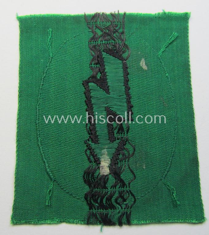 Superb - and rarely found! - HJ/BDM (ie. 'Hitlerjugend'/'Bund Deutscher Mädel') 'HJ-Nachrichten-Leistungsabzeichen' showing a black-toned 'signal-blitz' on a green-toned background as was intended to signify succesion in the: 'A-Prüfung'