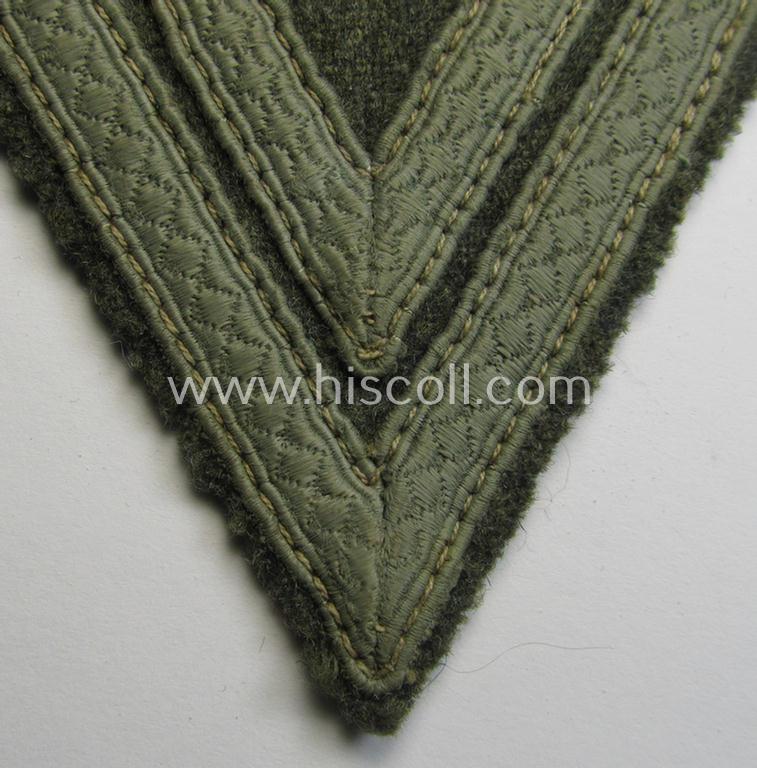 WH (Heeres) 'Armwinkel' (or: arm-chevron) as executed on typical field-grey-coloured wool as was specifically intended for usage by a soldier with the rank of: 'Obergefreiter'