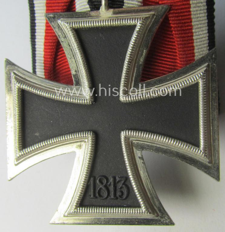 'Einzelspange' (ie. single-pieced medal-bar) showing an Iron Cross 2nd class (or: 'Eisernes Kreuz 2. Klasse') by a (by me) unidentified maker