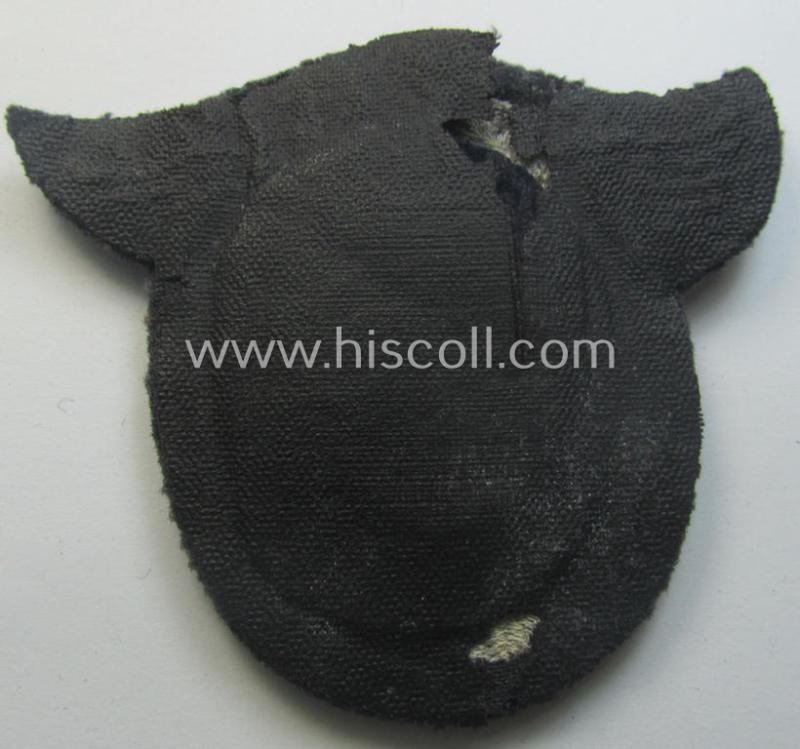 WH (Luftwaffe) 'Flugzeugführerabzeichen in Stoff' or: pilots'-badge) that is nicely machine-embroidered and being of the so-called: 'padded version'