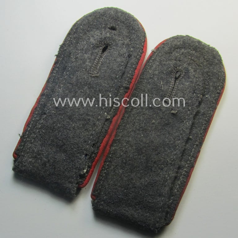 Pair of WH (Luftwaffe) NCO-type shoulderstraps as piped in the bright-red branchcolour as was intended for an: 'Uffz. o. Unterwachtmeister der Flak-Art.-Trpn.'