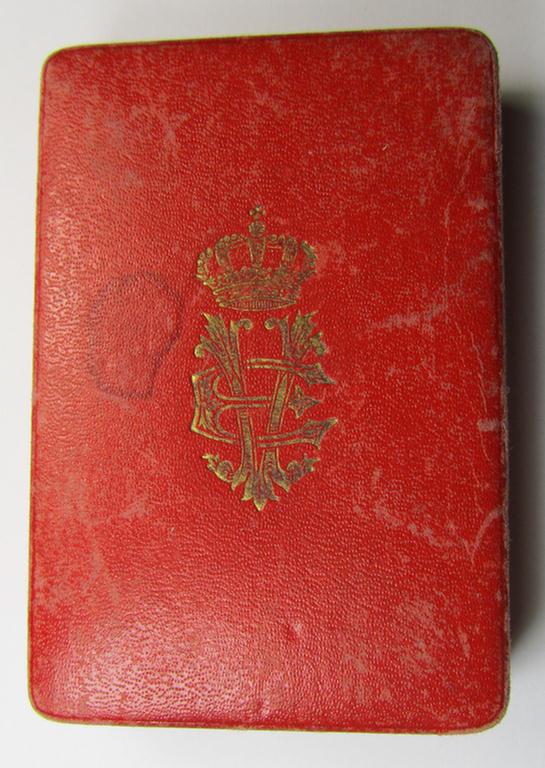 Italian WWII-period: 'Orden der Italienischen Krone - Ritterkreuz für Offiziere' being a nicely preserved example that came stored in its luxuriously styled, bright-red-coloured etui (marked: 'Cra Vanzola - Roma')
