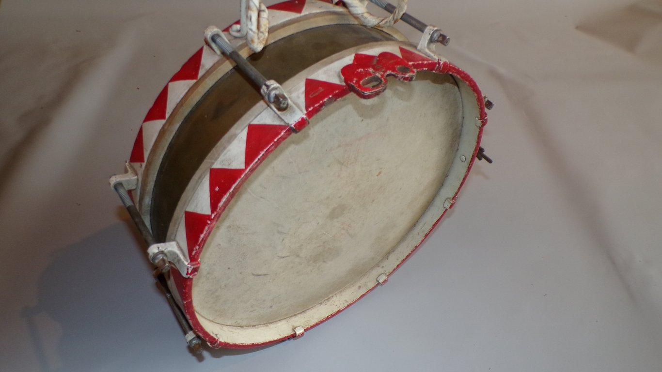 HJ / DJ Marching Snare Drum with Drumsticks