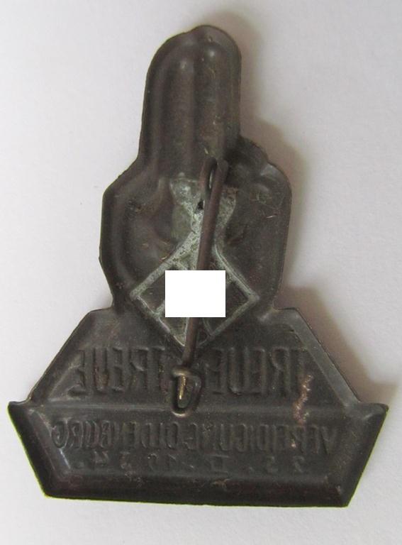 Commemorative - copper-based-, N.S.D.A.P.-related 'tinnie', being a non-maker-marked example depicting an upright hand (with swastika) with below the text: 'Treue für Treue - Vereidigung Oldenburg - 25-II-1934'