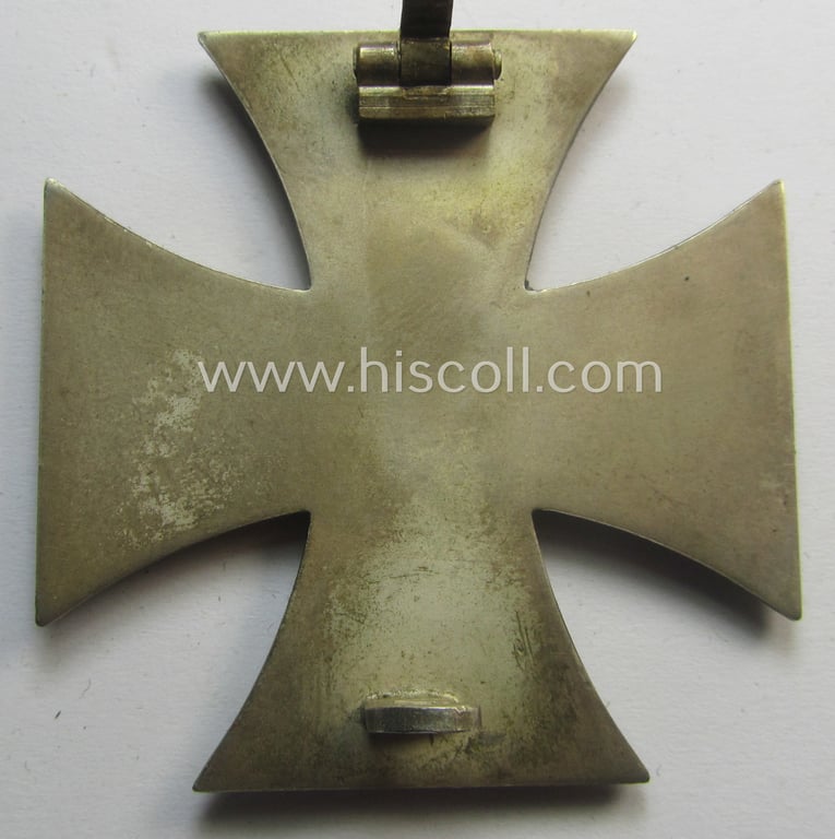 'Eisernes Kreuz 1. Klasse' (or: Iron Cross 1st class) being a typical non-maker-marked (and non-magnetic!) example that was (I deem) produced by the desirable 'Hersteller' named: 'Steinhauer & Lück'