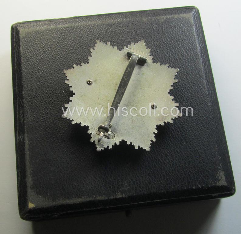 Stunning, maker- (ie. '20'-marked-) example of WH (Heeres, LW etc.) 'Deutsches Kreuz im Gold' (or DKiG) being a (regular- ie. 'light-weight') piece that was produced by the: 'C.F. Zimmermann'-company and that comes stored in its period etui