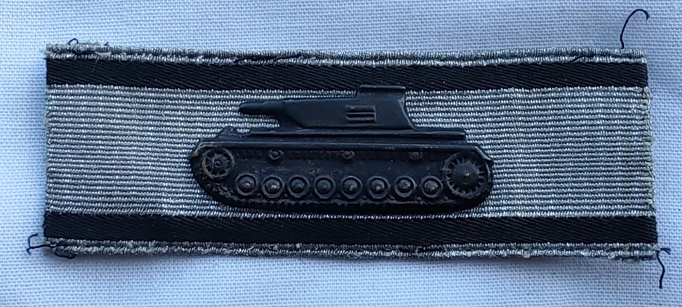 Reproduction Tank destruction badge (Sonderabzeichen für das Niederkämpfen von Panzerkampfwagen usw durch Einzelkämpfer in Silber )