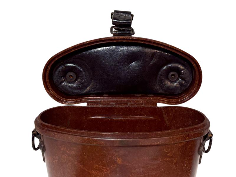 Wehrmacht D.F. 6x30 binoculars with bakelit case