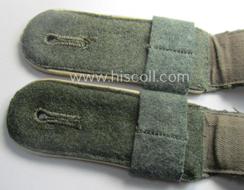Pair of WH (Heeres) 'M41 o. M43'-pattern, EM-type shoulderstraps with its accompanying 'Überschube'-pair: 'Soldat des Infanterie-Rgts. 485'