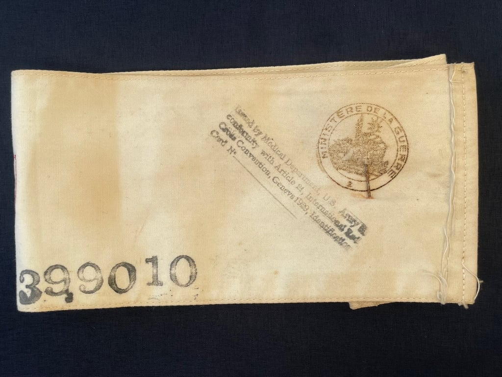ORIGINAL WW2 US RED CROSS ARM BAND GIFTED TO FRANCE