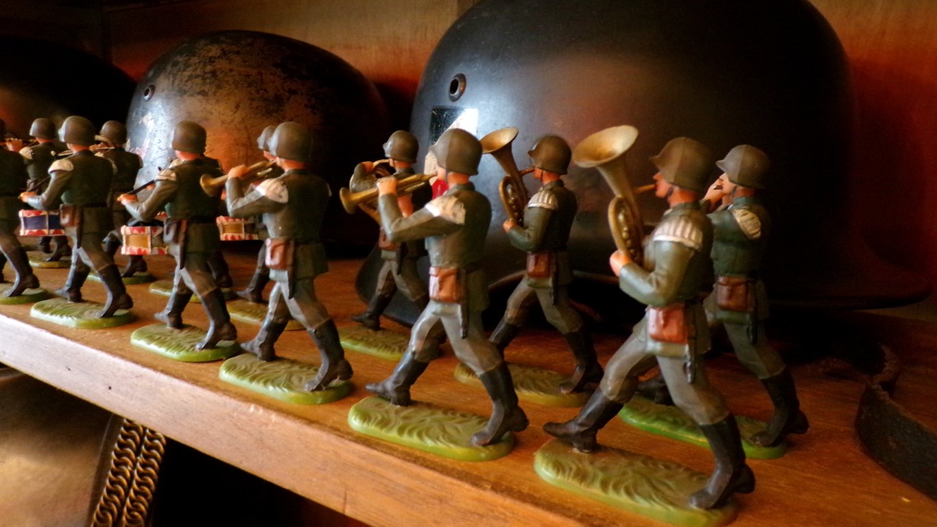 Exceptional 27-Piece Elastolin WWII Whermacht Band