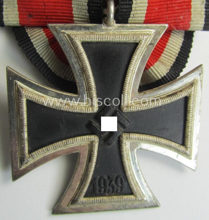 Superb, Iron Cross 2nd class (or: 'Eisernes Kreuz 2. Klasse') being a nicely preserved, maker- (ie. '100'-) marked example by the maker (ie. 'Hersteller'): 'Wächtler & Lange' and that comes period-mounted as a so-called: 'Einzelspange'