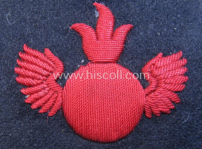 Unusual example of a neatly hand-embroidered WH (Kriegsmarine) trade- ie. special-career-patch (ie. 'Tätigkeitsabzeichen') as was intended for a: 'Flakgeschützführer (Truppenausbildg.)' (and that comes as period-attached on a carton 'card')
