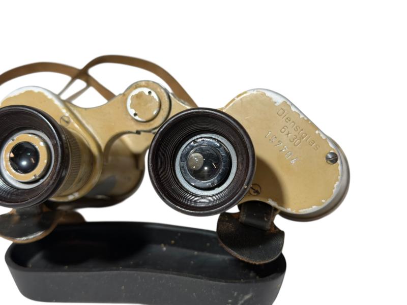 Wehrmacht D.F. 6x30 binoculars with bakelit case