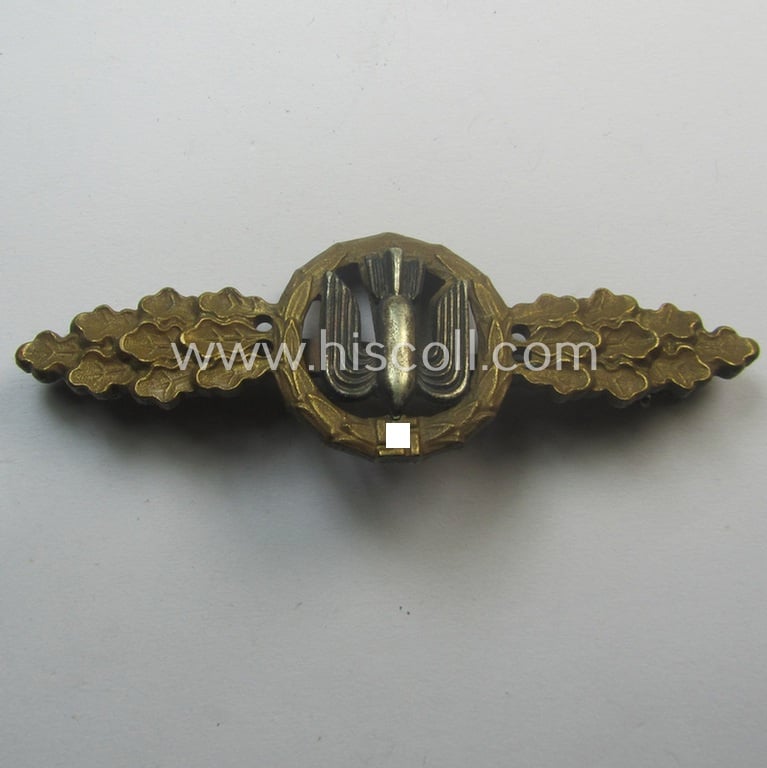 Stunning - and truly detailed! - 'Buntmetall'-based- (albeit non-maker-marked) specimen of a WH (Luftwaffe) 'Frontflugspange für Kampfflieger in Bronze' that comes stored in its early-war-pattern etui as issued