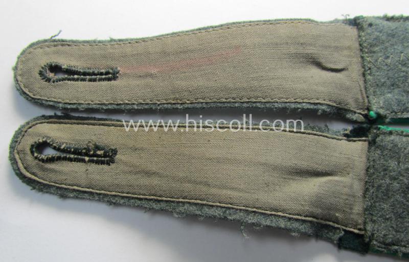 Superb - fully matching and truly very scarcely seen! - pair of WH (Heeres) EM-type (ie. 'M36- o. M40'-pattern) shoulderstraps as was intended for usage by a: 'Soldat eines Gebirgsjäger- o. Jäger-Regiments'